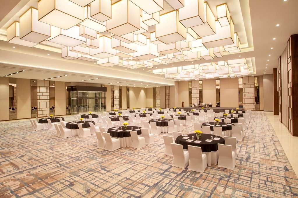 Hyatt Regency होटल